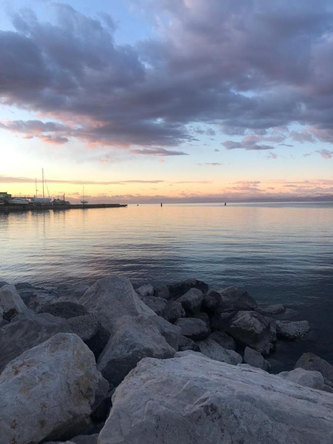Apartmaji Meduza 2 Appartement Izola Buitenkant foto