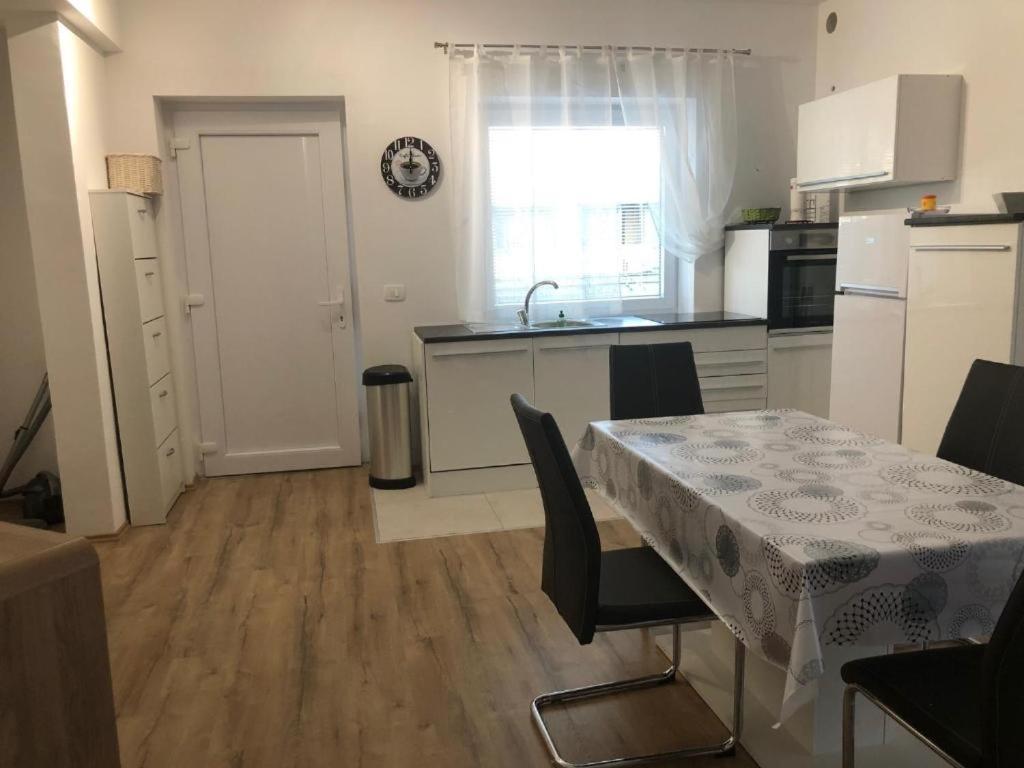Apartmaji Meduza 2 Appartement Izola Buitenkant foto
