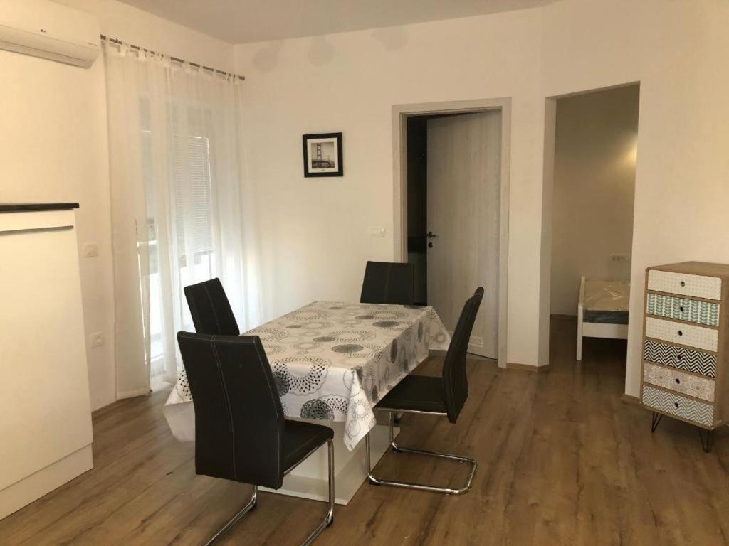Apartmaji Meduza 2 Appartement Izola Buitenkant foto
