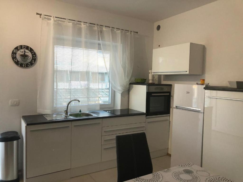 Apartmaji Meduza 2 Appartement Izola Buitenkant foto